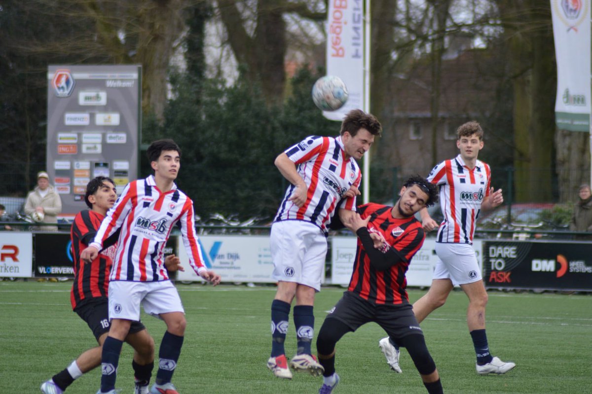 Spanning en sensatie in de 3e klasse E
amateurvoetbaleindhoven.nl/sensatie-en-ki…