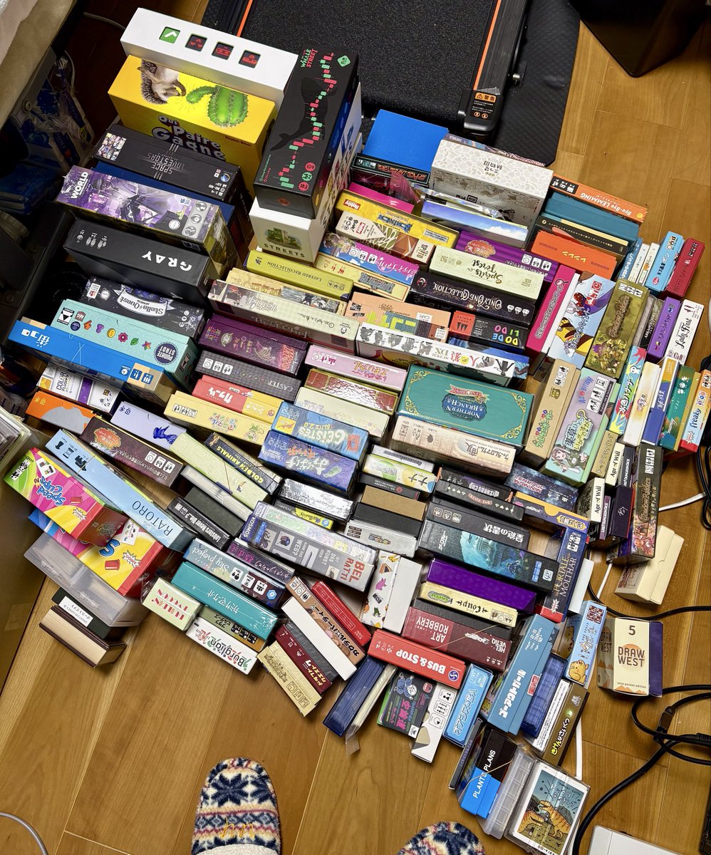 ボドゲ棚整理、
もう半分…
変なものは写ってないはず😆