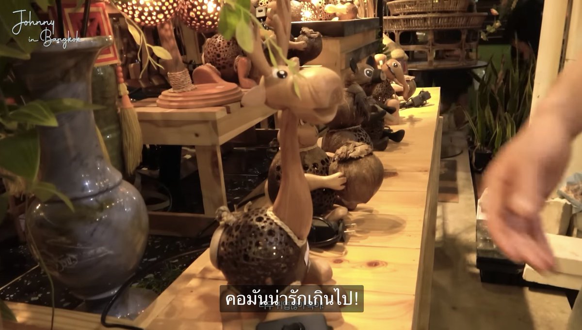 KL_294343's tweet image. เอ็นดูจอนไม่ไหว ฮีอยากได้จริงๆนะนั่น แพ้ของน่ารัก ยืนวอแว บ่นงุบงิ้บๆว่ามันหนักเอากลับลำบาก คอหักแน่ แต่สุดท้ายป๋มขอยืมตังหน่อยกั๊บ🥺 5555555555555