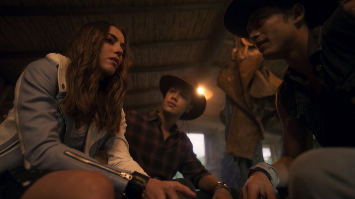 PasdeGavilanes's tweet photo. #PasiónDeGavilanes2 #PDG20 Los mellizos reconfortan a Gaby en un duro momento. https://t.co/8OWd4pLBqA