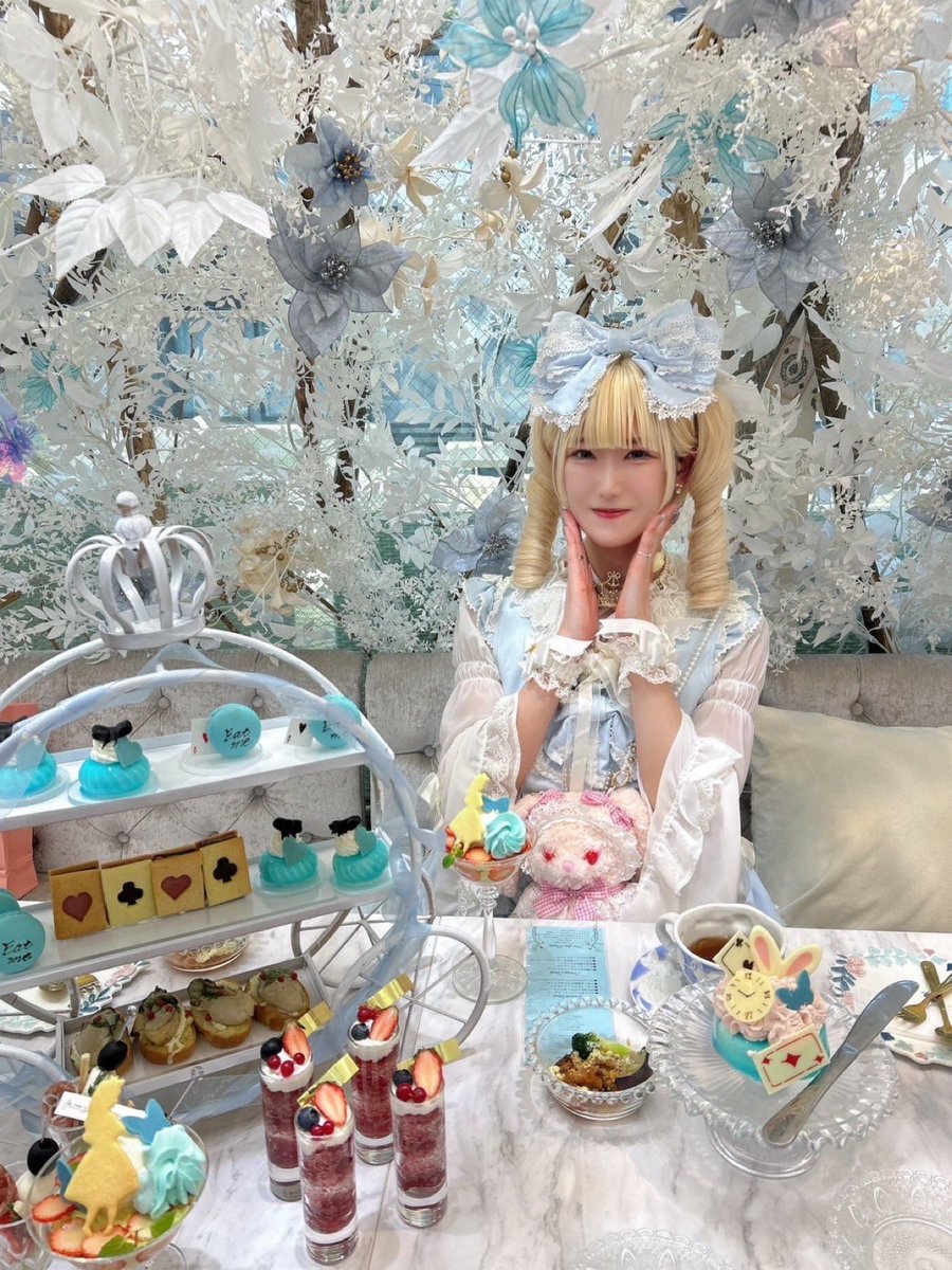 ファッションショー前にmiiさん主催のお茶会へ🫖
空間もロリィタさんも全部が可愛くて幸せ空間でした️🩵
初のお茶会参加でしたが、周りの方も優しくてとっても楽しかったです❤︎.*