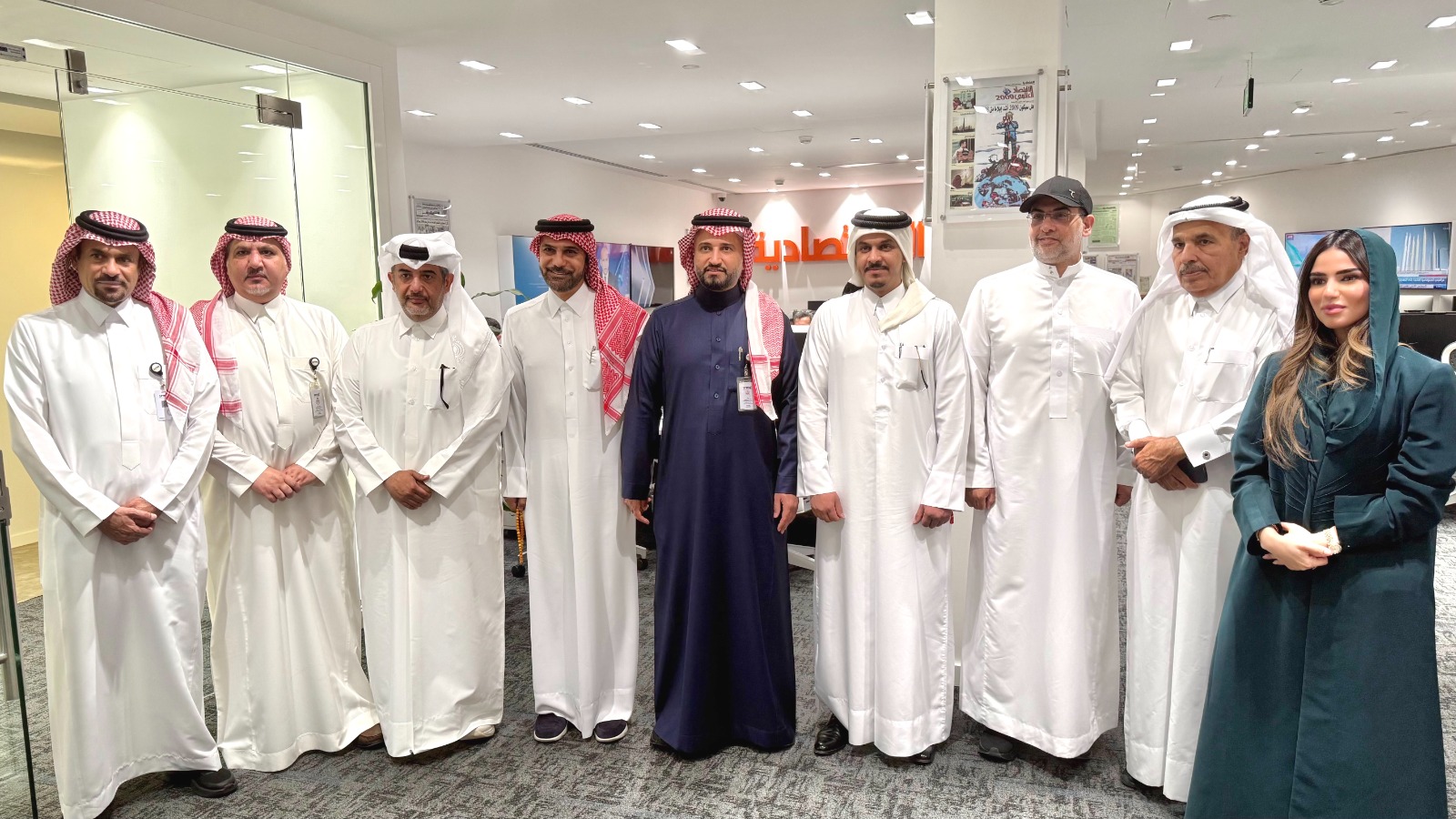 وفد إعلامي قطري رفيع برئاسة الشيخ حمد بن عبدالعزيز آل ثاني، رئيس اللجنة الإعلامية الأولمبية في قطر، يزور الاقتصادية اليوم، بصحبة ممثلي وزارة الإعلام، لبحث سبل التعاون المشترك بين الصحيفة واللجنة ومناقشة الموضوعات ذات الصلة بقطاع الإعلام. مزيد من التفاصيل في التعليقات 