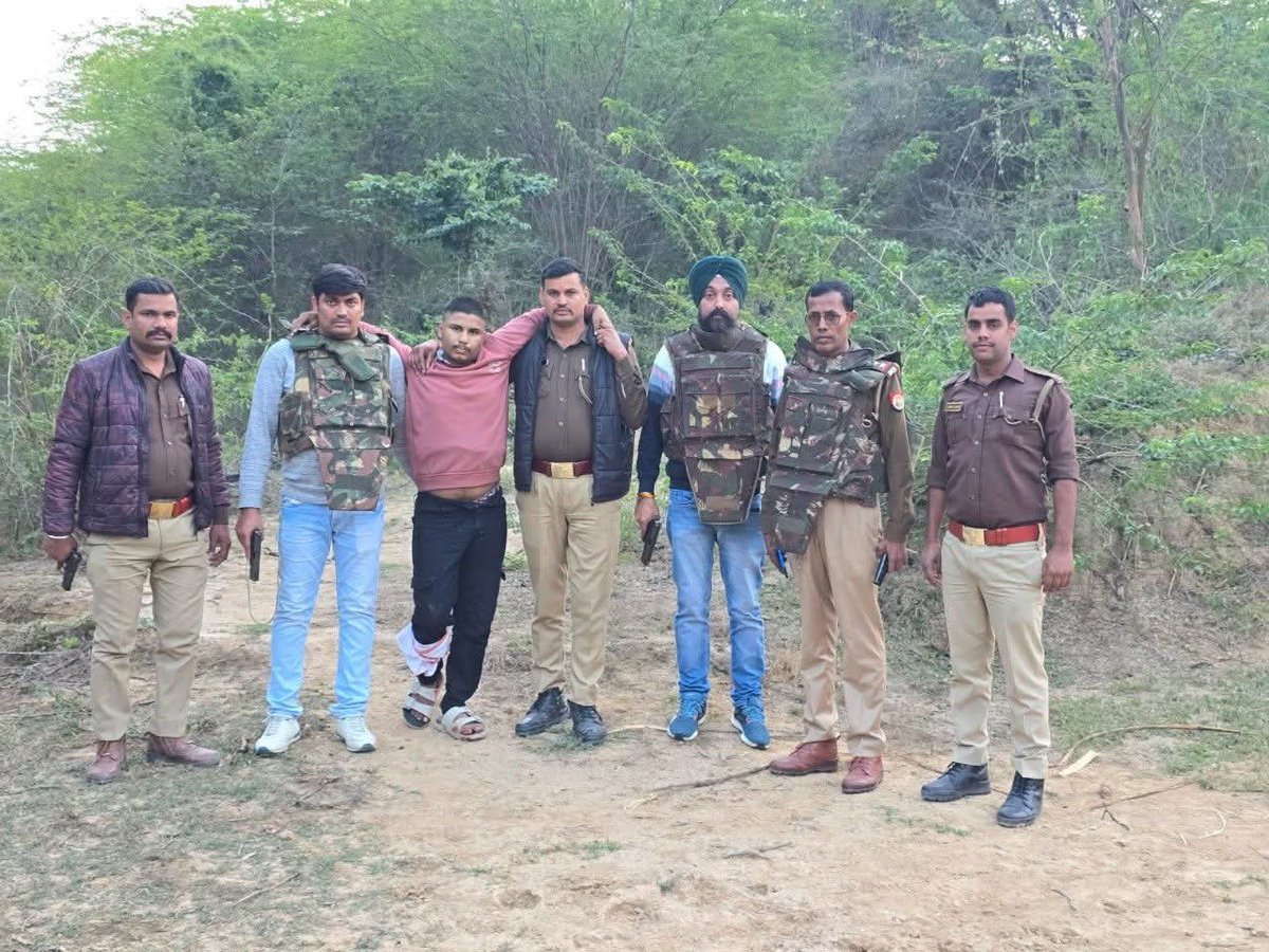 vikaspandit197's tweet photo. मेरे बच्चे के साथ यही हुआ फर्जी काउंटर फिर जेल मेरे दोनों बच्चे जेल में हैं https://t.co/OEbE1NcvCX