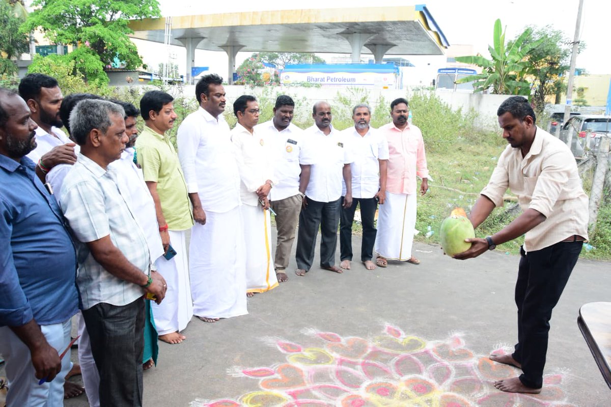 sengolneethi's tweet photo. SNMMK – செங்கோல் நீதி மக்கள் முன்னேற்றக் கழகம்
தைப்பூசம் 01.02.2026
புதுச்சேரியில் மக்கள் இயக்கம் தொடக்கம்.
அநீதிக்கு எதிராக,
ஒடுக்கப்பட்டோரின் குரலாக SNMMK.
பதவிக்காக அல்ல — அறத்திற்காக.
2026ல் மக்கள் குரல் சட்டமன்றத்தில்.
#SNMMK #செங்கோல்_நீதி #புதுச்சேரி https://t.co/5h0pTjf10l