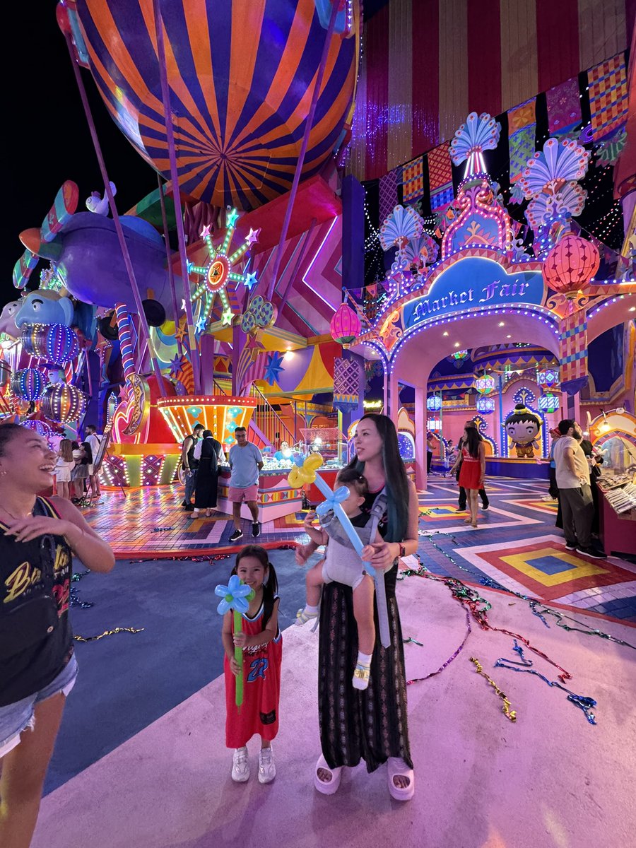 japhon11's tweet photo. タイ🇹🇭プーケット
カーニバルマジック🎡

とにかく私好みの色味！

トイレすらパリピだった！ https://t.co/ienz3SUSr8