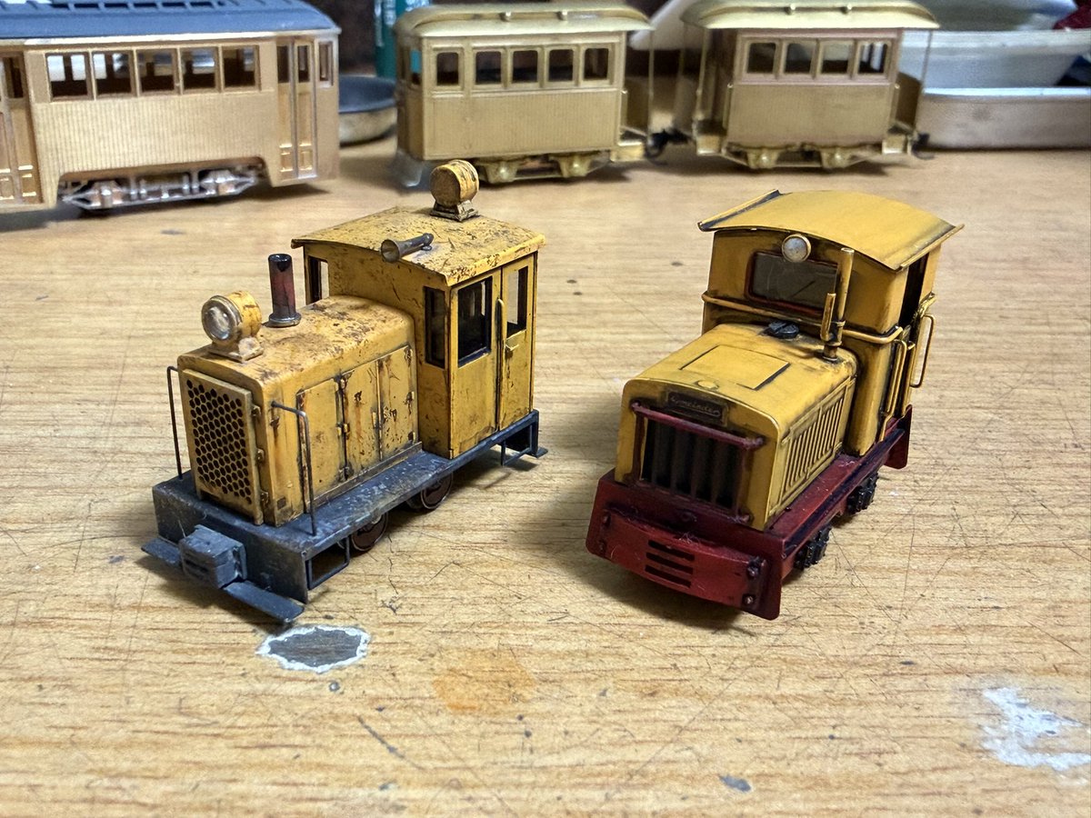 結構　この2人の機関車もお気に入りです。
作ったのは随分前なのでライトは非点灯です！
← ガスメカ　　　グマインダー　→