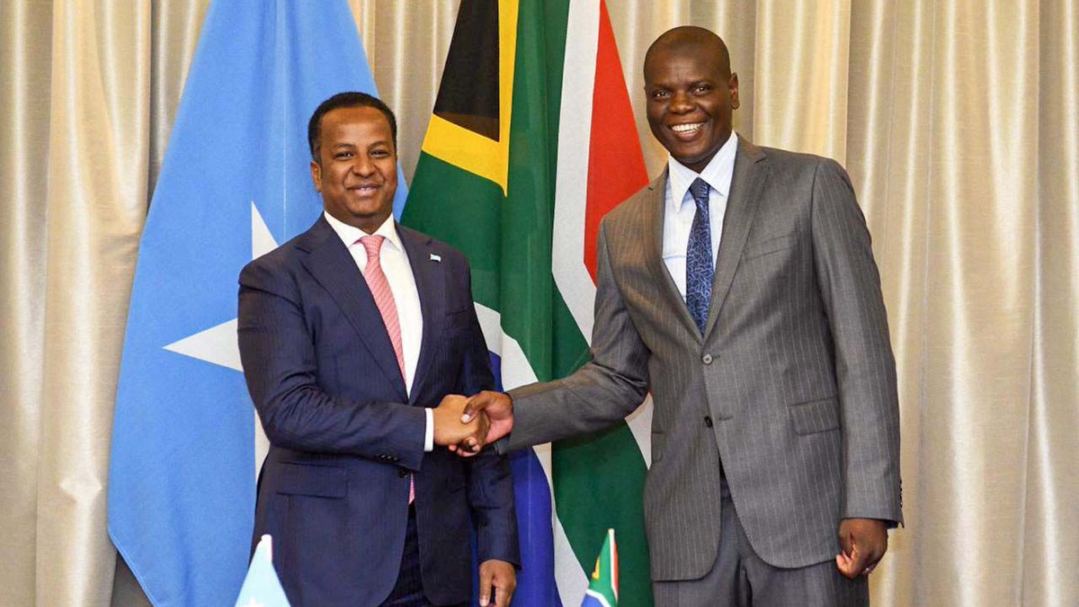 ArlaadiMnetwork's tweet photo. ⚡️UPDATE: #Somali Foreign Minister @AbdisalamDhaay on Tuesday met with his South African counterpart, @RonaldLamola, in #Pretoria “to strengthen bilateral ties and boost cooperation in trade, education, health, agriculture, and human capital development.”

According to @MOFASomalia, both ministers — accompanied by Ambassador @amb_msheikh —“reaffirmed their commitment to supporting #Somalia’s sovereignty and unity while coordinating on regional and international priorities for peace, stability, and development.”