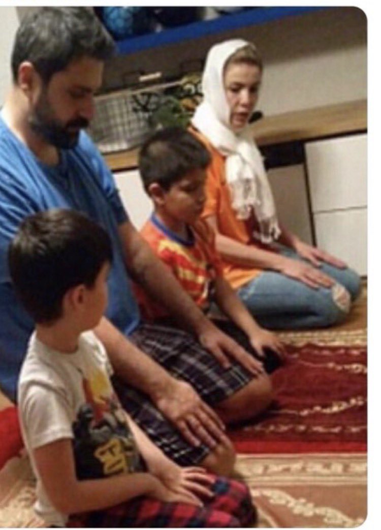 Gülben ergen ve namaz :)