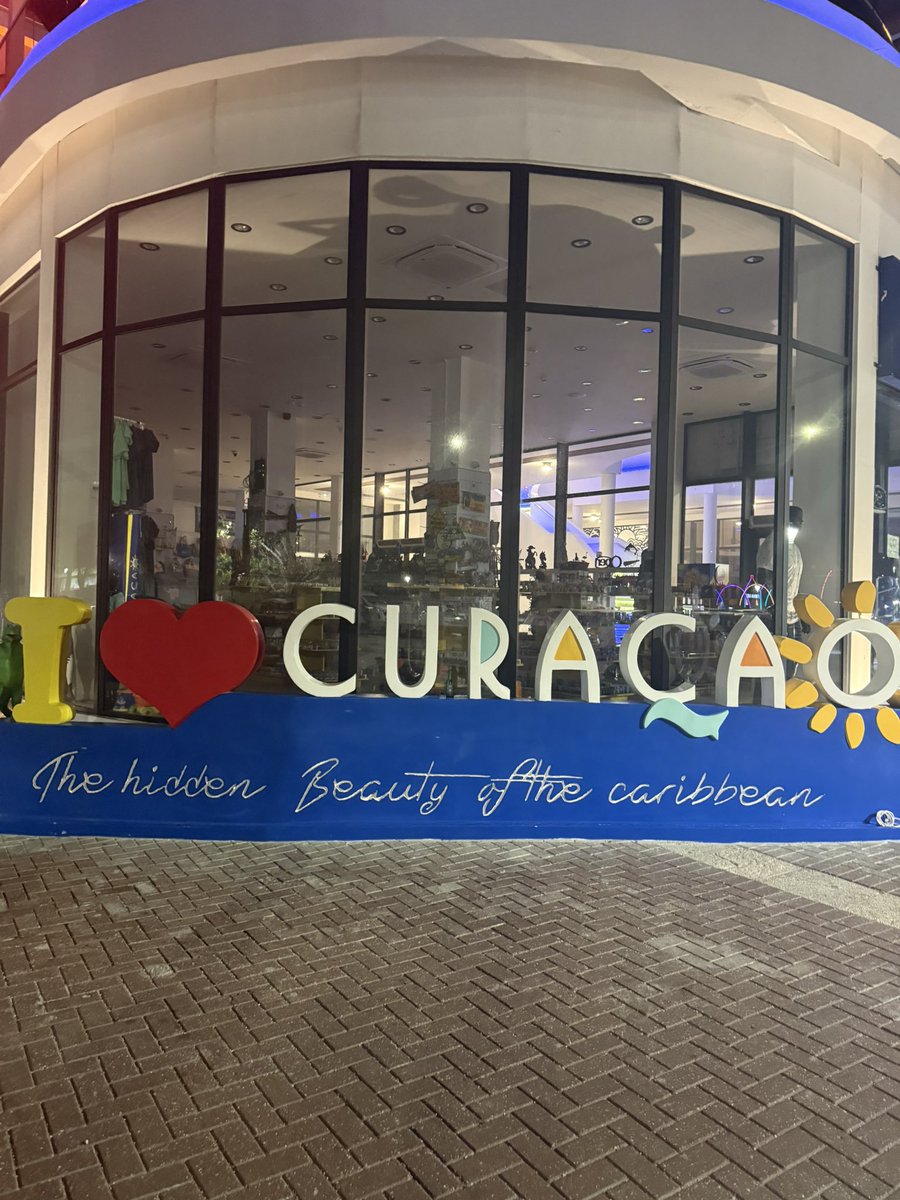 DeeTheBratt_'s tweet image. this year been so good to me already 🥲 &amp;amp; thanks to my man too 👩🏽‍❤️‍💋‍👨🏻