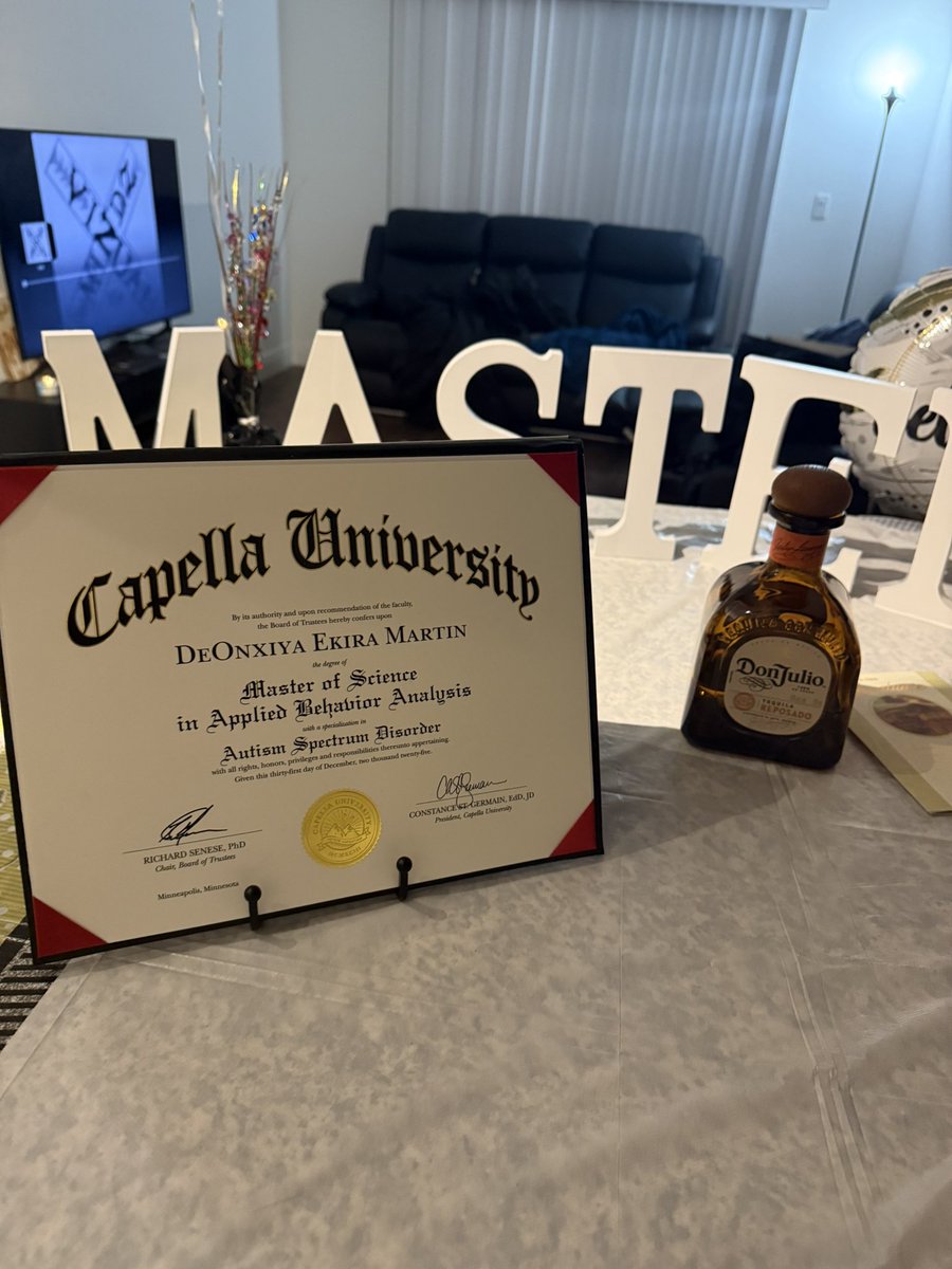 DeeTheBratt_'s tweet image. this year been so good to me already 🥲 &amp;amp; thanks to my man too 👩🏽‍❤️‍💋‍👨🏻