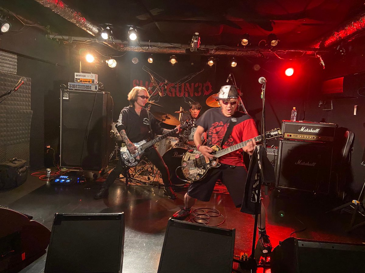 SATORU_PUNX's tweet photo. 2/14(土)京都音まかす
JUST BRING IT！Vol.6
Open18:00 Start 18:30
adv ¥3000/door ¥3500
※+1drink¥600
出演
AUT-17
シズヲバンド
SHOTGUN30
[O.A.]
ハギードッグ
[DJ]
ケマー

新しい缶バッジもあります！
ご予約はリプかDM下さい！
宜しくどうぞ！
#SHOTGUN30
#ショットガンサーティー https://t.co/nDZxcPJT17