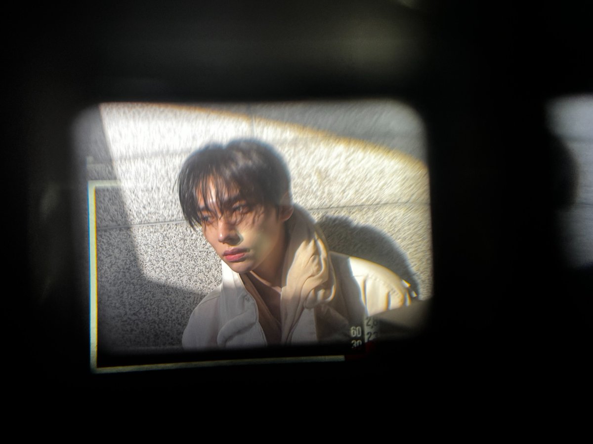 WHIB_ON's tweet photo. W the viewfinder

#WHIB #휘브 
#JINBEOM #진범 https://t.co/7x6HEFOeA3