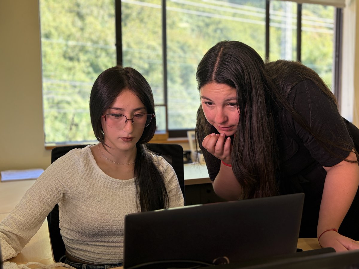 En el Día del Practicante, saludamos a 19 estudiantes del Liceo Polivalente Las Salinas que completan su formación en nuestras empresas integrantes como parte del Programa #puertoeduca. ¡Suerte en esta etapa y sáquenle el máximo provecho!