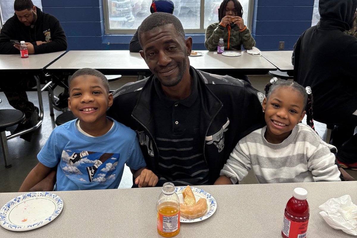BhamTimes's tweet image. Birmingham City Schools brought families together this week with its “#Donuts with #Dad” event to encourage fathers to become more involved. More than 150 #fathers, #stepfathers, #brothers, #grandparents, and father figures showed up. @BhamCitySchools 

birminghamtimes.com/2026/02/birmin…