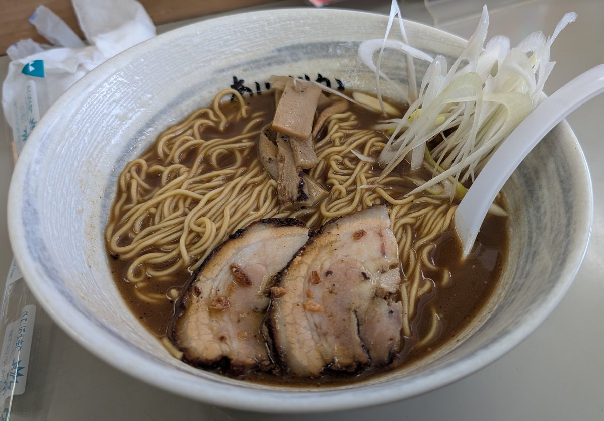 t_hvanv's tweet photo. 初あじぶかさんへ！
店主さんもすごい気さくな方で、ラーメンも雰囲気もよかった😳
#ラーメン https://t.co/Ag8JzkNxio