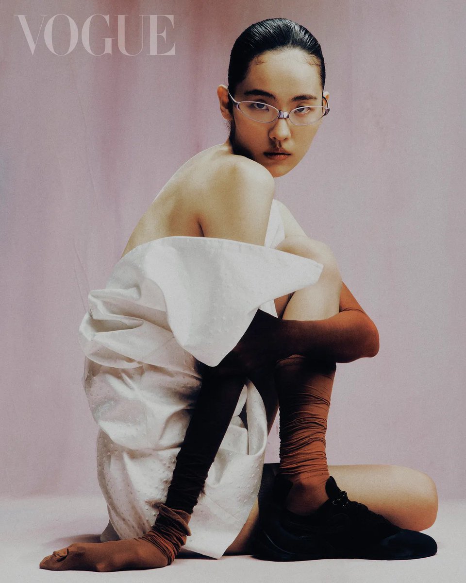 cafewindows's tweet photo. song-ah for vogue taiwan, february 2026 issue photographed by leslie sun &amp; styled by quenti lu https://t.co/f5fUOypRlb