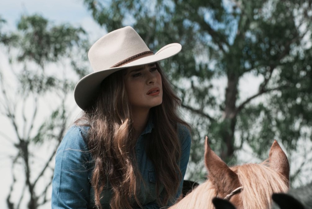 PasdeGavilanes's tweet photo. #PasiónDeGavilanes2 #PDG20 Jimena continúa intrigada por saber del niño que vive en la casa del molino. https://t.co/VDhSihUIHt