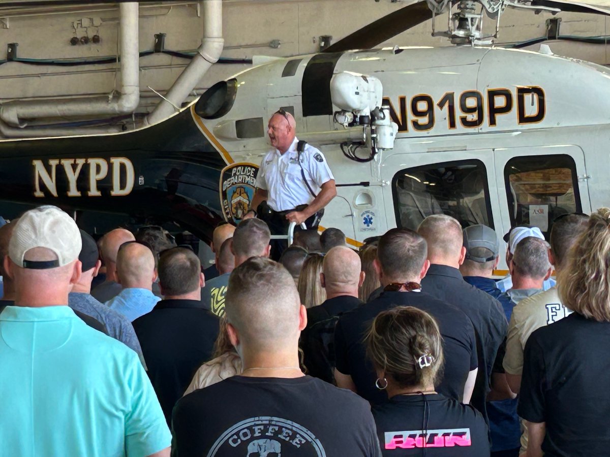 FBINAAQuantico's tweet image. 🗽 Session 297 students took a big bite out of NYC this past weekend! They had an amazing time learning, exploring, and connecting. Huge thanks to the NYPD for all their support! #FBINAA #Session297 #NYCadventure