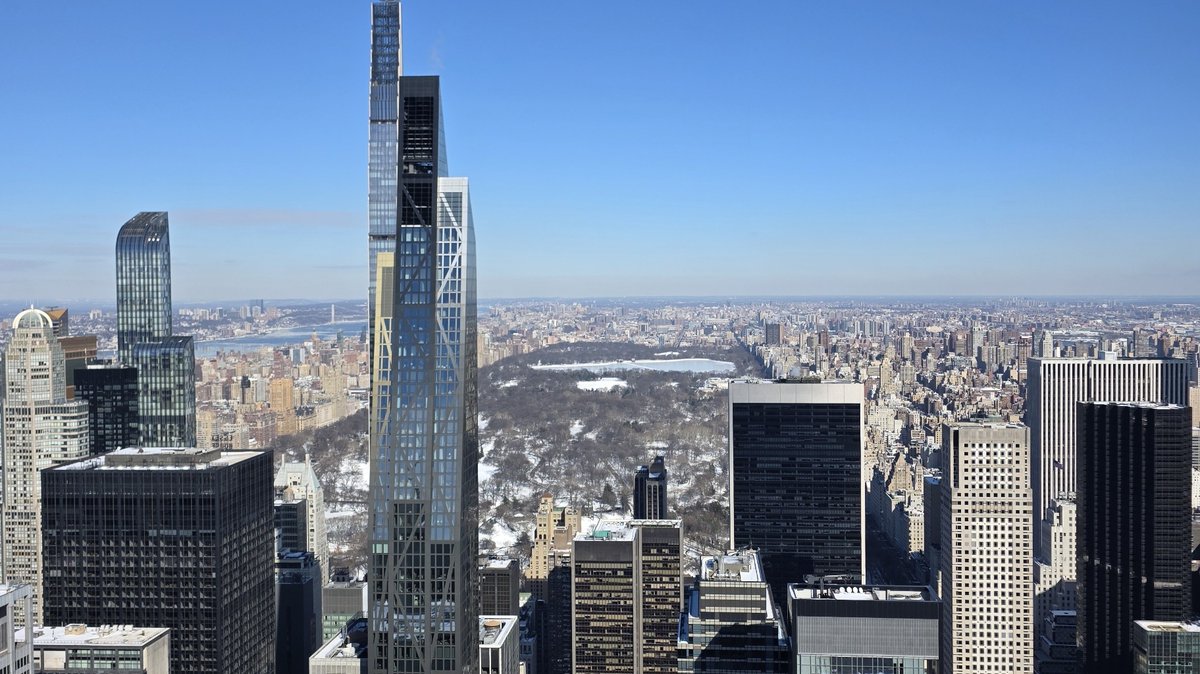 FBINAAQuantico's tweet image. 🗽 Session 297 students took a big bite out of NYC this past weekend! They had an amazing time learning, exploring, and connecting. Huge thanks to the NYPD for all their support! #FBINAA #Session297 #NYCadventure