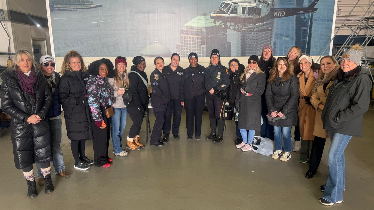 FBINAAQuantico's tweet image. 🗽 Session 297 students took a big bite out of NYC this past weekend! They had an amazing time learning, exploring, and connecting. Huge thanks to the NYPD for all their support! #FBINAA #Session297 #NYCadventure