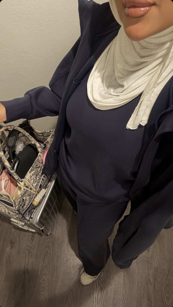 عمتك ساره🥵🔥

انزل على اربع وبوس رجولها💦👅