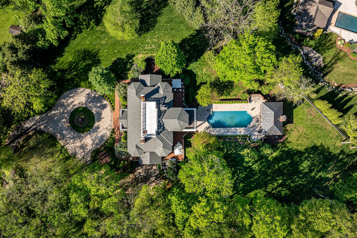 kentuckyselect's tweet photo. Punxsutawney Phil may have predicted an extended winter … but we are anticipating an exciting spring market!

This is Twin Leaf Estate | An architectural landmark in the Glenview neighborhood, comprised of 6 bedrooms, 6.5 bathrooms, and 12,000+ square feet of detailed craftsmanship leading to a spectacular exterior poolside.

View the full listing to get all the spring garden vibes!
https://t.co/xG7naZeRF7