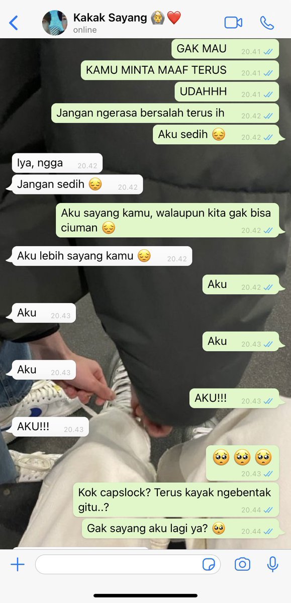 enoughjiseok's tweet photo. Jiakhh—sefruit chat-an random #Jujev pas lagi LDR, yang sudah pasti bucin, alay, dan dramatis couple 💏 https://t.co/fcF6HPAXzG
