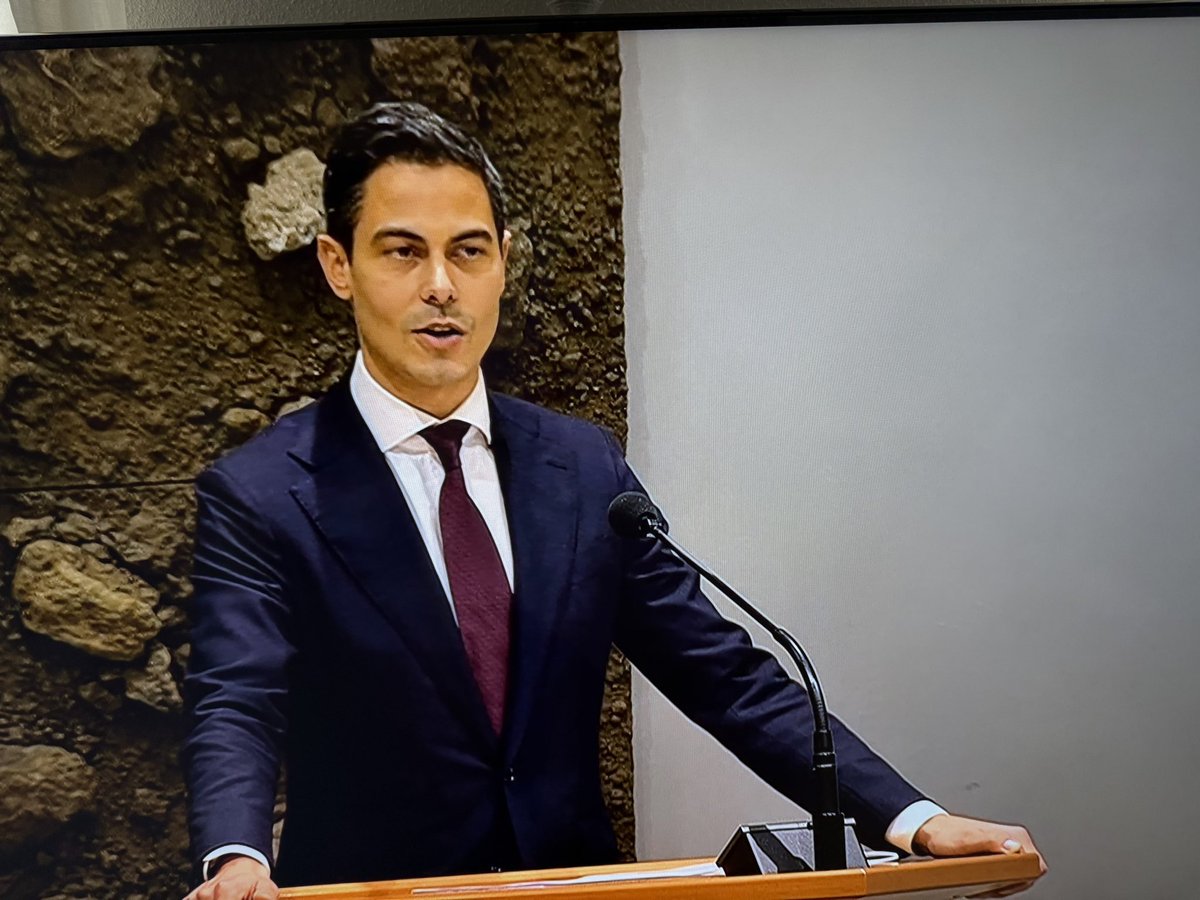 RosasMarysol2's tweet image. " D66 pakt een arm, en geeft een duim terug "

" jullie zaaien wanhoop in de samenleving "

#JimmyDijk heeft 100% gelijk.

#coalitieakkoord 
#D66