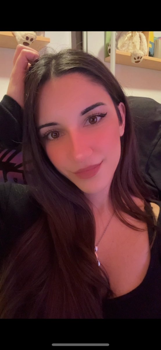 Hoy alguien me decía “que me gusta tener agujetas” llevo dos días que cada vez que me muevo me pincha todo el cuerpo y mira que llevo entrenando muchísimos años. Definitivamente las odio 🤣