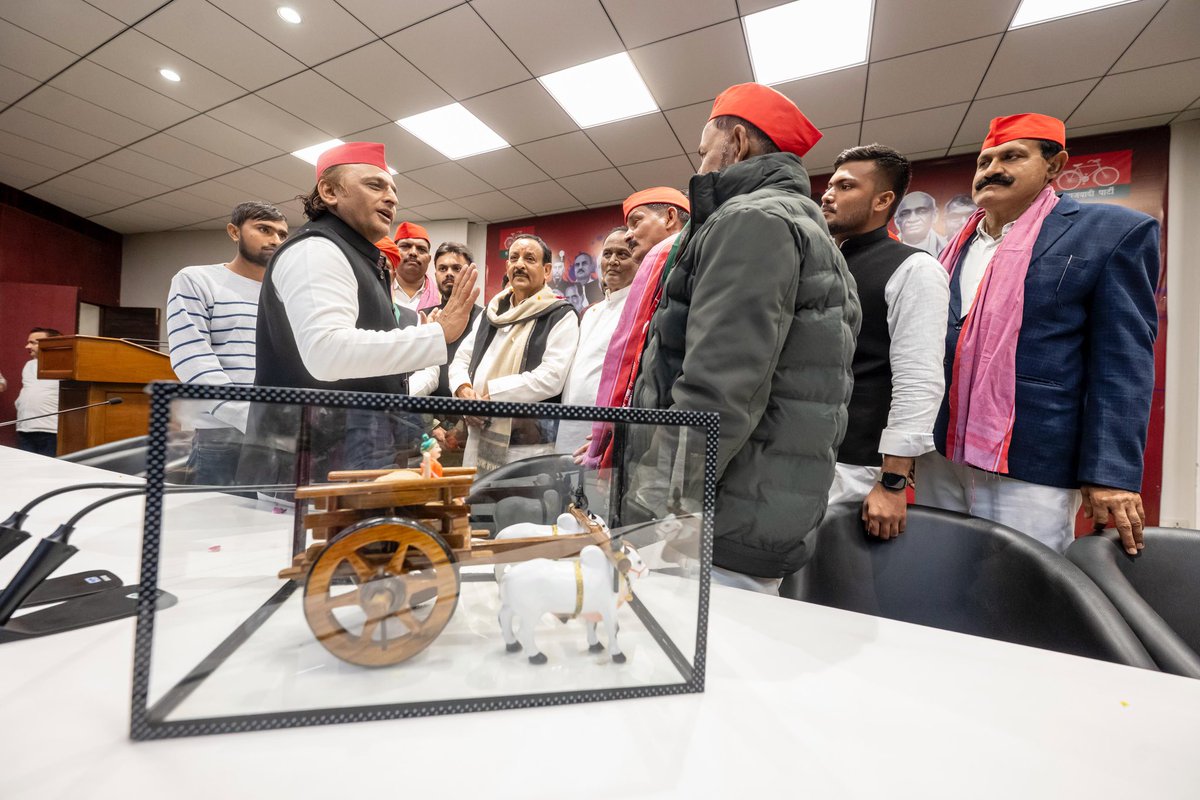 yadavakhilesh's tweet photo. https://t.co/bmBDasXSeW