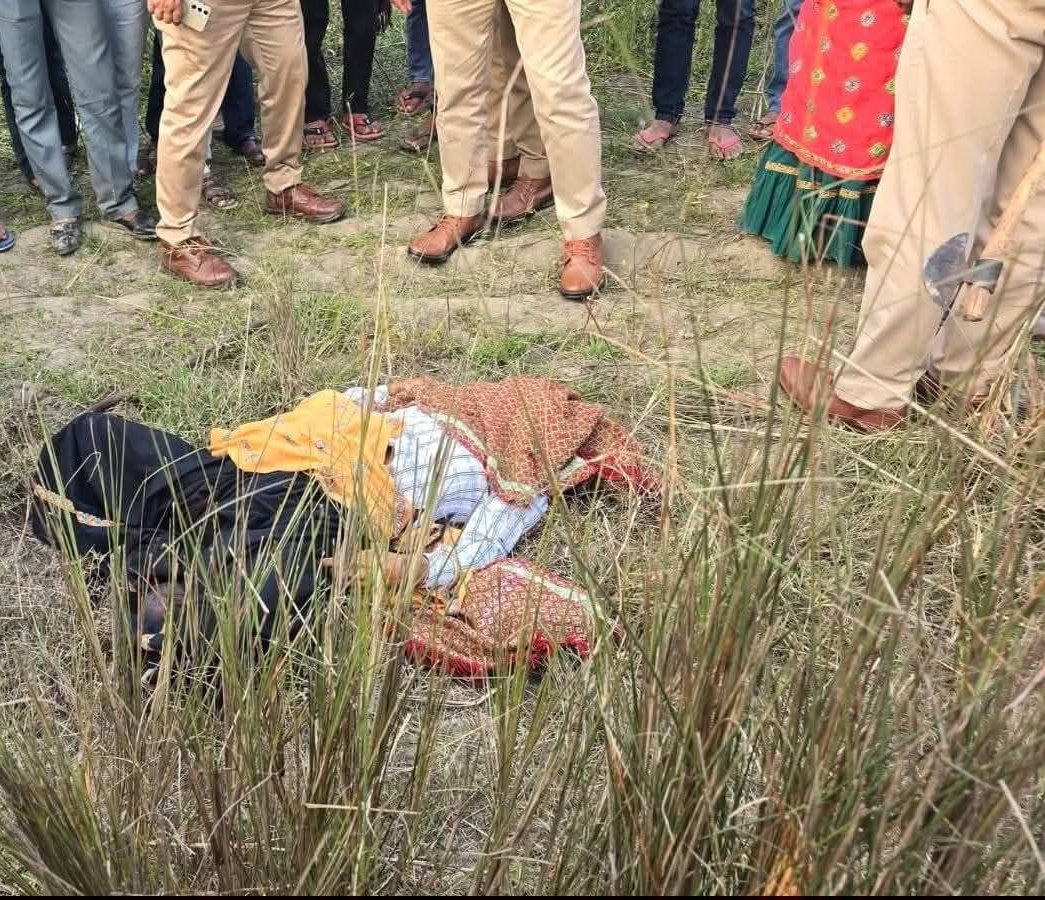 HansrajMeena's tweet photo. सवाई माधोपुर के बौंली क्षेत्र में महिला कमला देवी की लूट के लिए निर्���म हत्या अत्यंत निंदनीय और शर्मनाक है। जंगल में बकरियां चराने गई महिला का गला रेतकर चांदी की कड़ियां लूट लेना मानवता पर कलंक है। दोषियों की शीघ्र गिरफ्तारी, कड़ी सजा और पीड़ित परिवार को न्याय मिलना चाहिए। https://t.co/PFrknm0ASj
