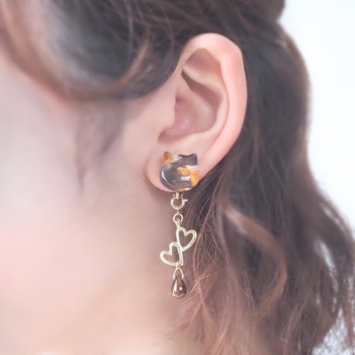 #脳内がチョコまみれで幻覚が見えてきた　#365DIYtheme 

1番人気のショコラ猫ちゃん
ハートチャームが新しく登場です💕
チャームは取り外せる2way仕様

公式shop、Creemaのほか本日minneでも販売開始しました✳︎

公式shop(後夜祭開催中)
cololet.base.ec
minne
minne.com/@sah18bonb0n