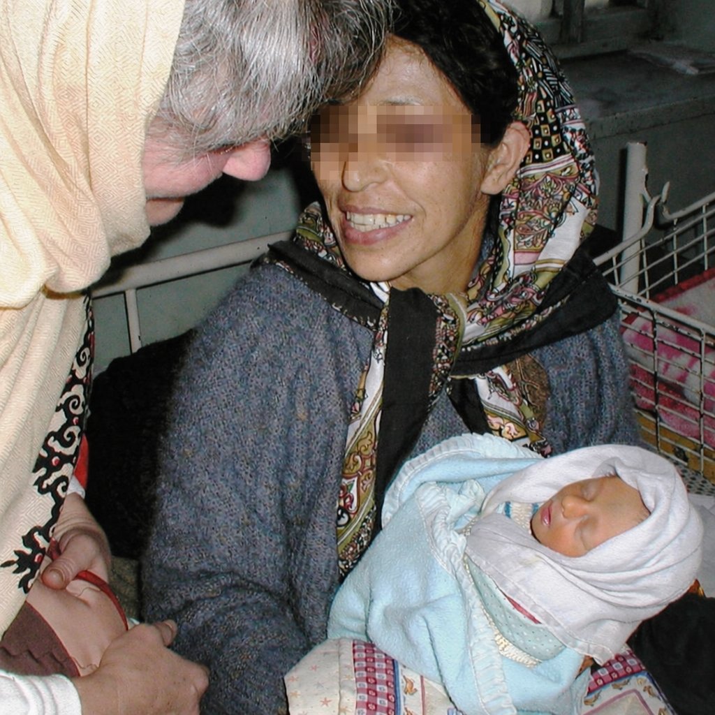 savingmoses's tweet image. In this week’s podcast, Sarah unpacks what’s really behind Afghanistan’s maternal health crisis that has turned pregnancy into a death sentence.

Hear the story that’s weighing on Sarah’s heart: youtu.be/Tsv-JgCV58I?si…