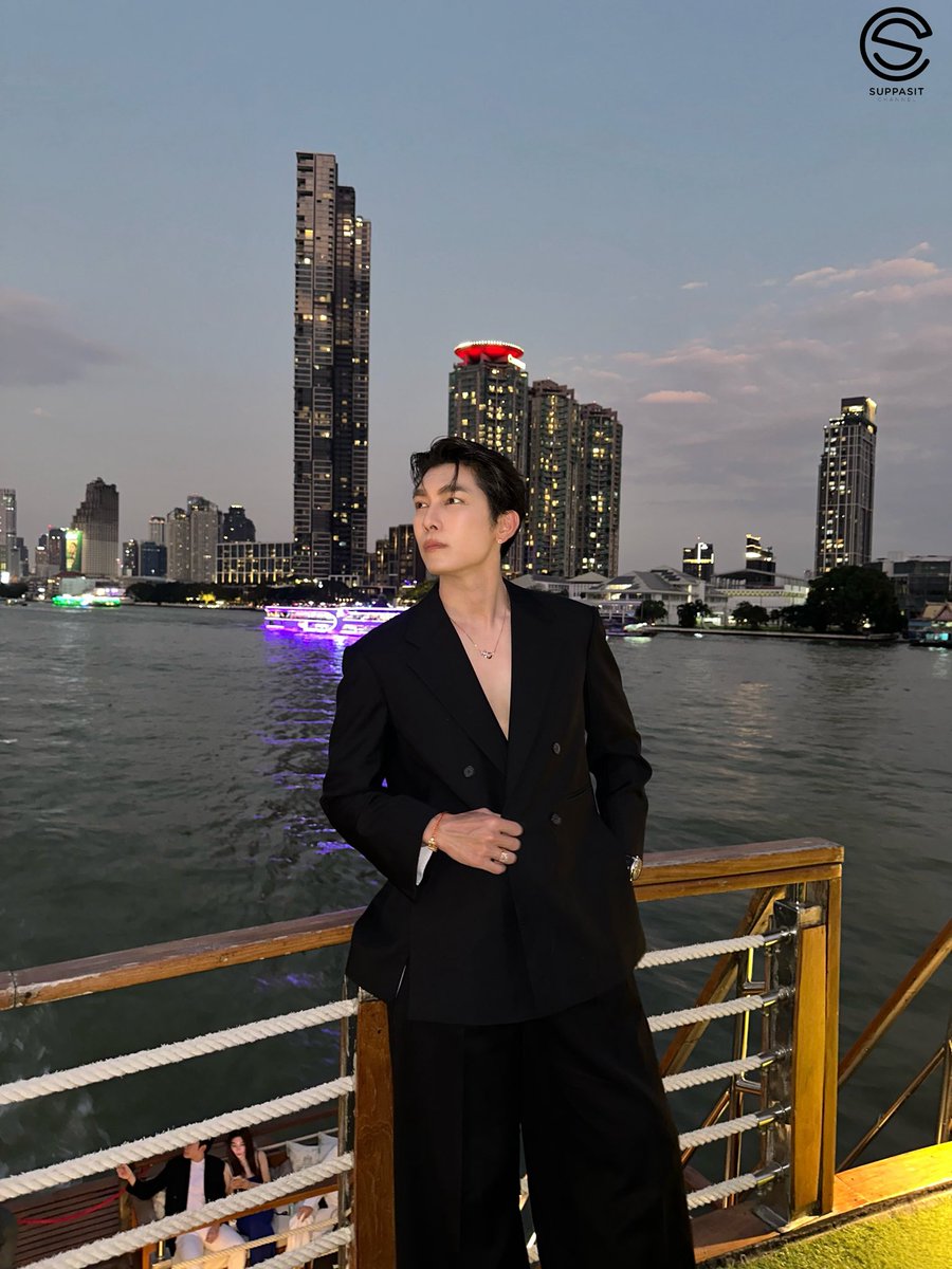 SuppasitChannel's tweet photo. Thank you for today 🫶🏻🌟

MEW 150 ANNIVER CAPSULE COLLECTION 

@MSuppasit
#MandarinOrientalXSportyAndRichxMew
#MewSuppasit #มิวศุภศิษฏ์
#MandarinOrientalXSportyAndRich https://t.co/yKkoS8kWIY