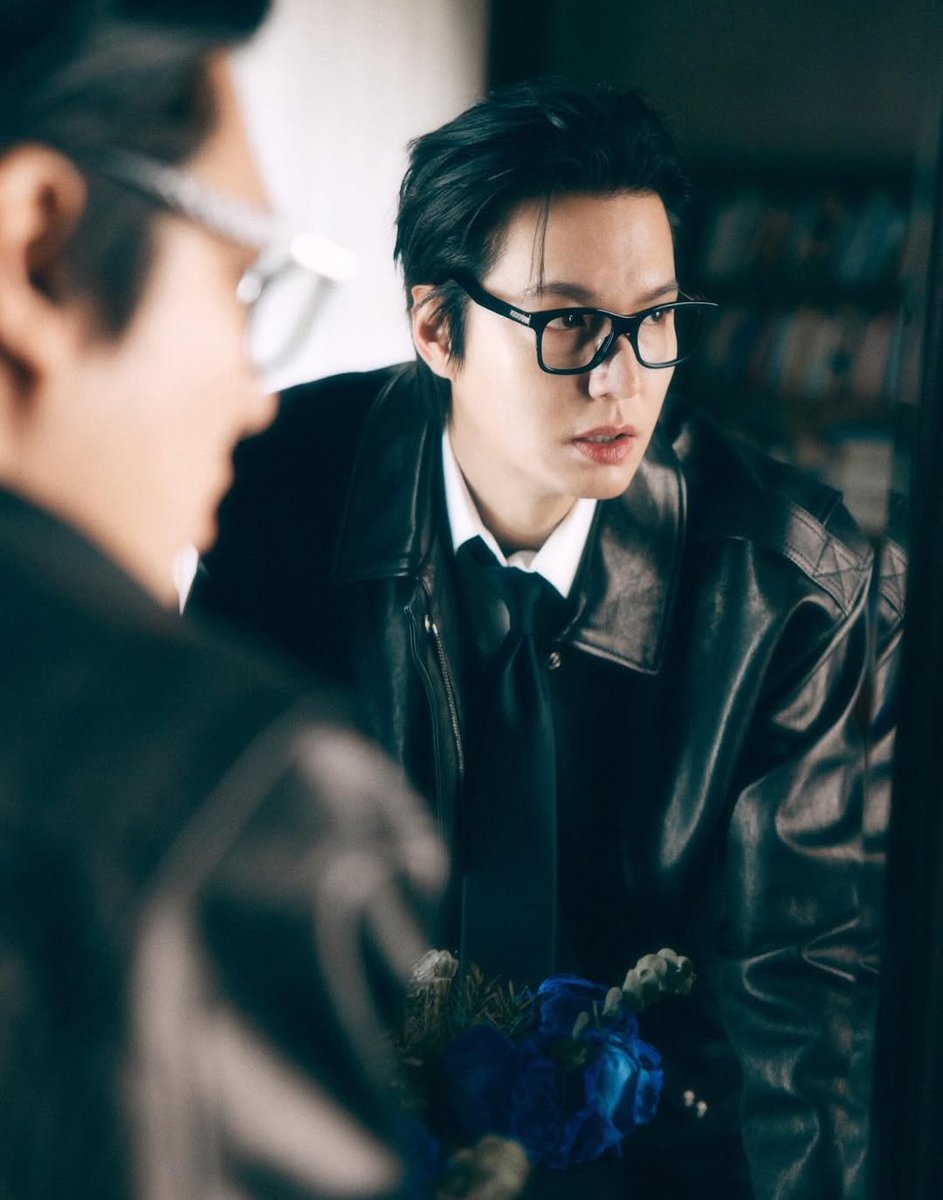 jsa9198's tweet photo. 멋지다 민호
대체 넌 어디서 온 거냐?
그것이 알고싶다.

백만년만의 업뎃.
살아있었네 민호.

#leeminho
#이민호
#암살자들

 https://t.co/USI8GPMa50 https://t.co/HjkQZ0tKws