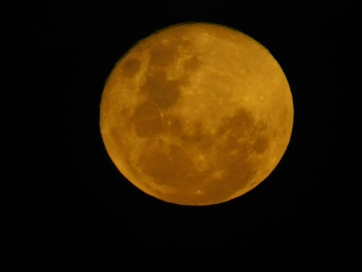 Super Lua de ontem, vista de casa.
#superlua #lua #moon