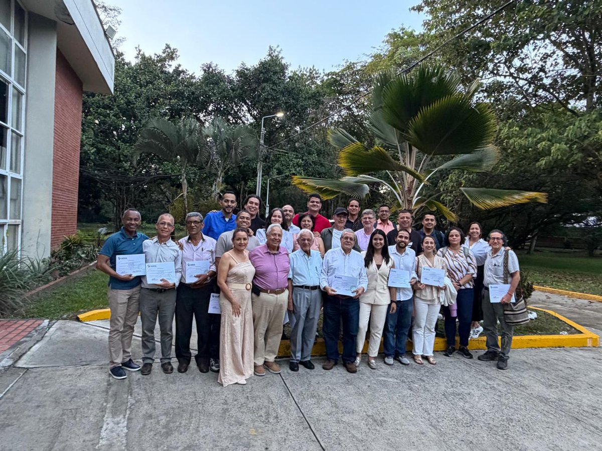 En el Programa de Ingeniería Ambiental de la UCEVA avanzamos con paso firme hacia la excelencia. 🌱

Vivimos un espacio de reconocimiento a nuestros docentes, donde socializamos los ejes que marcarán nuestro rumbo en 2026: Acreditación de Alta Calidad, fortalecimiento de los