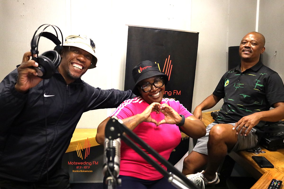 motswedingfm's tweet photo. Fa o batla gore Laboraro wa gago a simolole ka boitumelo le lerato ❤️🎶, #Thagamoso le DMos, SSS, OJ, ke karabo ya gago 📻✨

⏲️ 06H00- 9H00

☎️: 073 811 6659 | 🖥️: https://t.co/bpXxNNG6x8 | SABC +: https://t.co/m3YZ9VrMov

#MotswedingFM https://t.co/kgb6d1jhZT