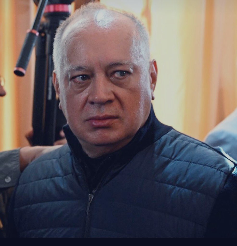 🇺🇸🇻🇪 ¡PÁNICO EN EL CHAVISMO!

Diosdado Cabello está aterrorizado tras la captura de Nicolás Maduro y el avance implacable de Estados Unidos en Venezuela.

¡El poderoso Diosdado ya no duerme en su casa!

Se esconde como fugitivo en una embajada aliada al régimen para evitar el