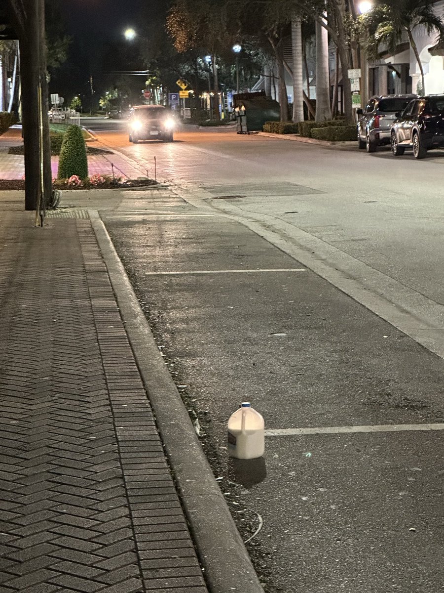 p_town98's tweet photo. This is poetic somehow https://t.co/sNuUWP7iTa