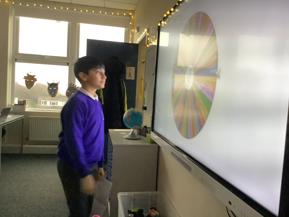 ReinwoodJuniors's tweet photo. We have been using a random generator to decide on which state we are going to research in geography today. We’ve also enjoyed looking at topographical maps - we thought they were pretty!
#RJS6S #RJSGeography https://t.co/PqdyGr9N1n