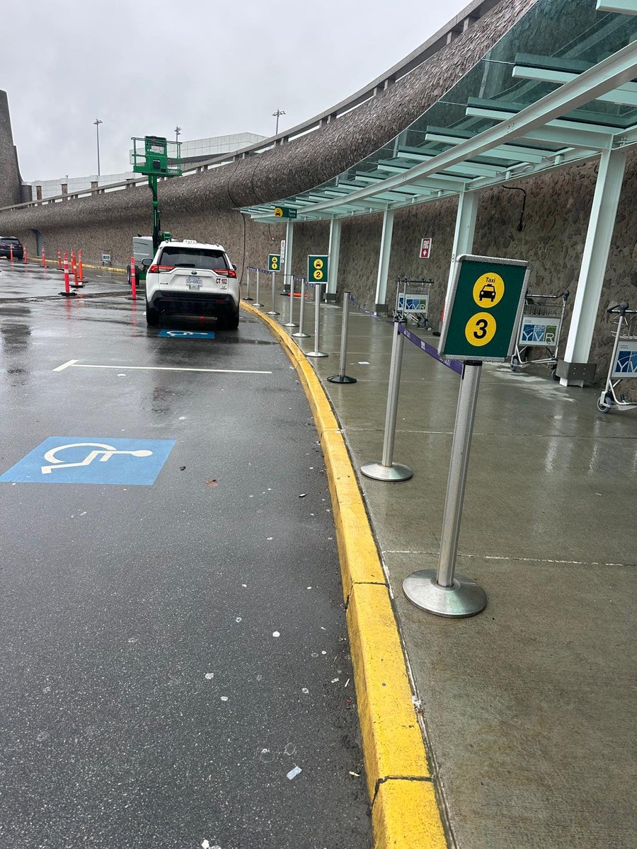 TaxiDriversBC's tweet photo. Curbside Staff of @yvrairport compel taxi drivers of regular taxis to park taxis in spots reserved for Wheelchair accessible vehicles at Domestic arrivals. https://t.co/4AUI4TKKpJ