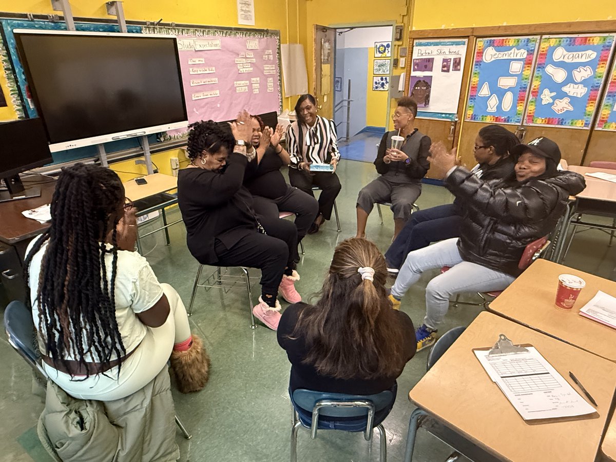 PS93bk's tweet photo. Big thanks to our Parent Coordinator and LEAP partners for leading amazing family engagement activities! 📚💃
From our Storytelling Workshop to Creative Movement, families learned, laughed, and connected together. 💛🏫
#teamsteam93 #FamilyEngagement #LEAPPartners #SchoolCommunity https://t.co/6va8dYjBGh