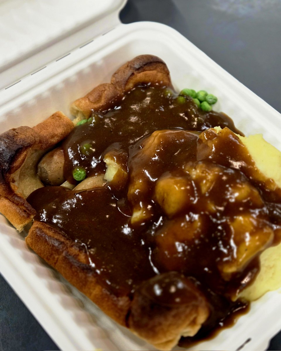 PIEd_PIEper's tweet photo. TOAD IN THE HOLE!
It's still here swimming away ๐ธ
Massive Crisp Yorkshire Pudding, Handcrafted 'Unburst' Pork & Leek Selsigs, Creamy Mash, Peas & Proper Onion Gravy!
Only at our place in @TyPawb ๐
#food #wrexham #sausagefest #comfortfood #winter https://t.co/QGjKVur2Mo