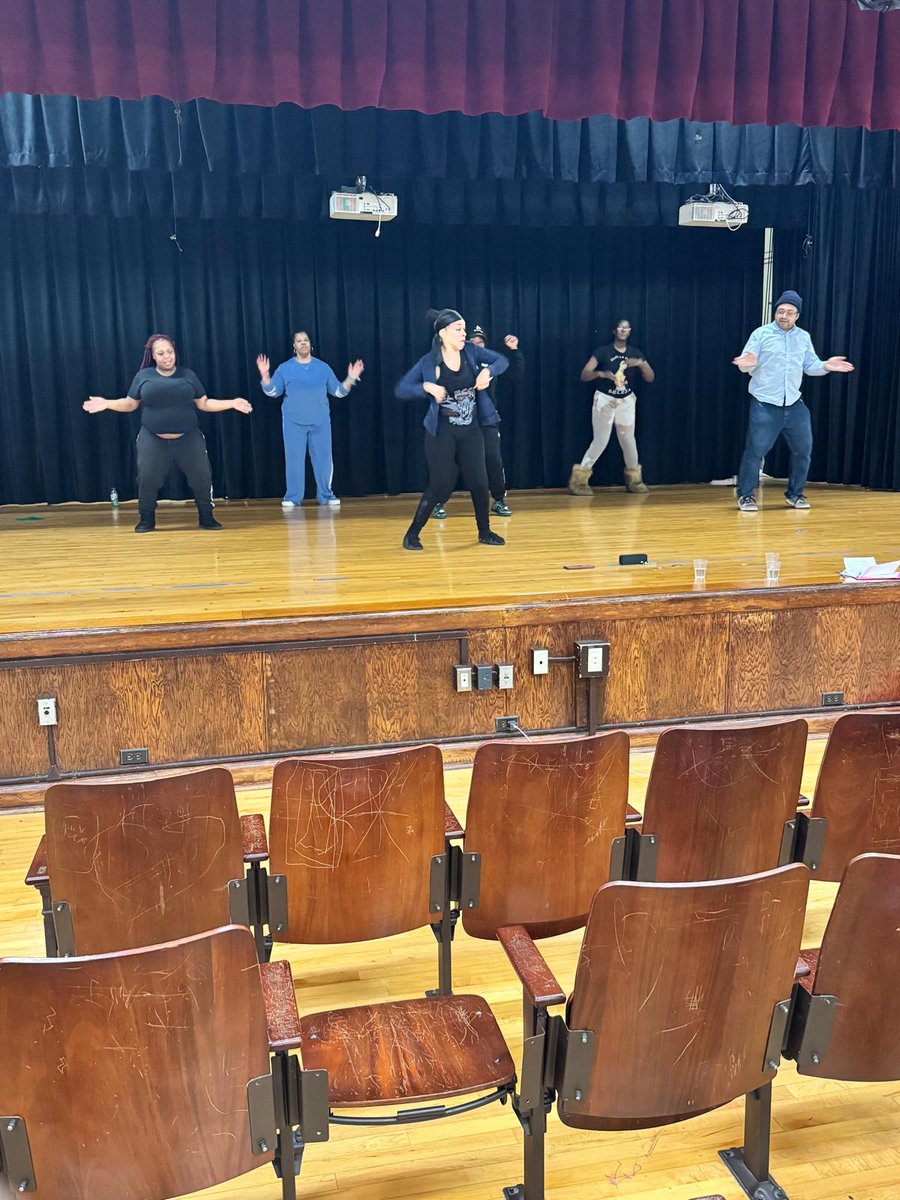 PS93bk's tweet photo. Big thanks to our Parent Coordinator and LEAP partners for leading amazing family engagement activities! 📚💃
From our Storytelling Workshop to Creative Movement, families learned, laughed, and connected together. 💛🏫
#teamsteam93 #FamilyEngagement #LEAPPartners #SchoolCommunity https://t.co/6va8dYjBGh