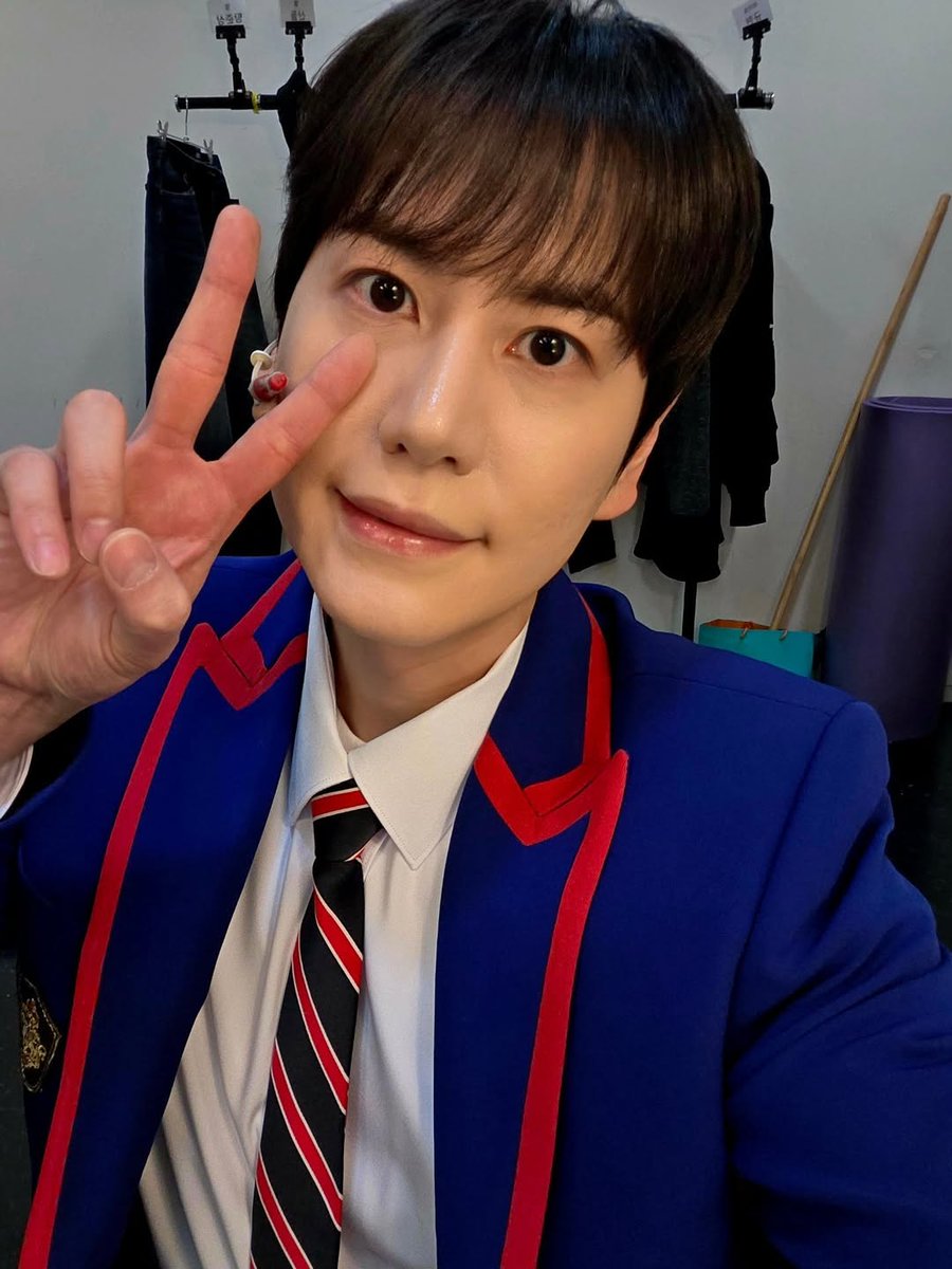 260203 규램 💜 #규현 #KYUHYUN

2026년 2월3일 감사하게도 
오늘도 팬분들이랑 함께 할 수 있었어요!!!
축하 해 주셔서 넘 행복했고
앞으로 100년정도 더 살겠습니다😙😍😍😍

우리 오래오래 건강하게 함께해요!!
사랑합니당🥰