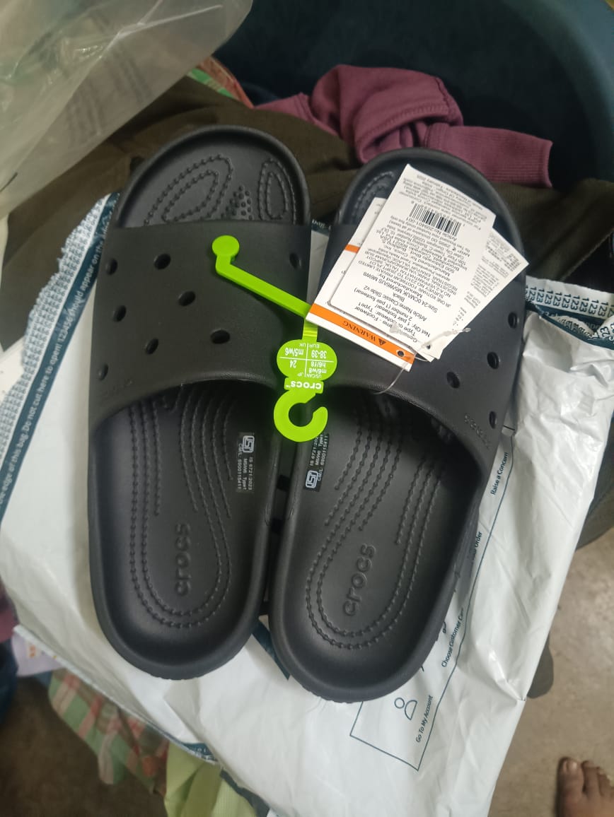 AmitKumar7127's tweet photo. This what I ordered in the offer and what I received. Is this scam?
@AjioCares @AJIOLife https://t.co/r3oFhvsoaJ