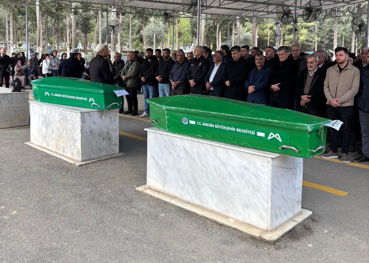 Akdeniz Kaymakamı ve Belediye Başkan V. Zeyit Şener, dün akşam saatlerinde meydana gelen elim kaza sonucu hayatını kaybeden gençlerimizin cenaze törenine katılarak kederli ailelerine baş sağlığı dileklerini iletti.