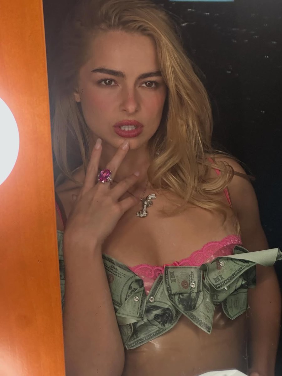 popsvibe's tweet photo. Addison Rae https://t.co/9MMgeiTbhJ