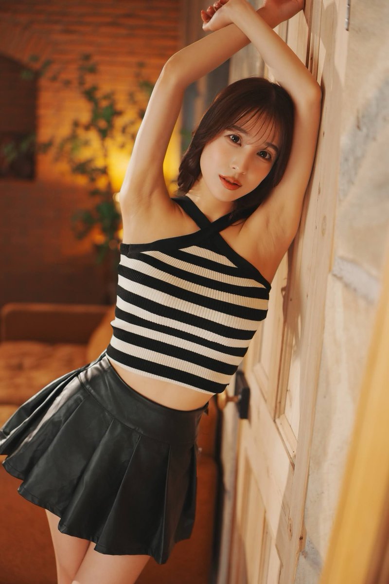 この脇たまらんなぁ...